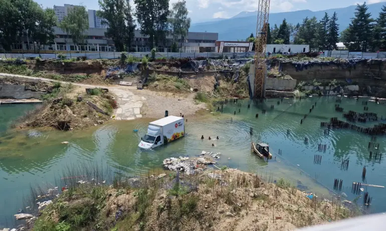 Лятото дойде – Роми се разхладиха в Езерото Бароко в Студентски град /СНИМКИ/ - Tribune.bg