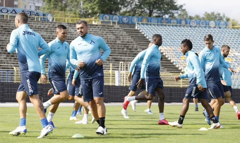 Заразените с коронавирус в Левски са в добро състояние - Tribune.bg