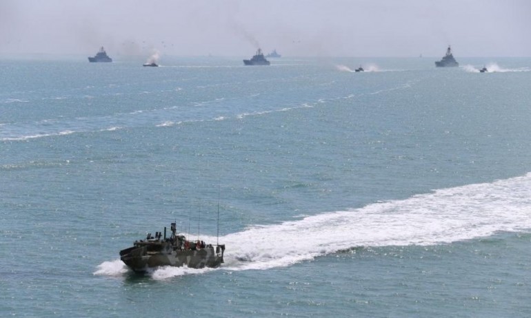 Близки на моряците, блокирания край Мариупол, нямат връзка с тях