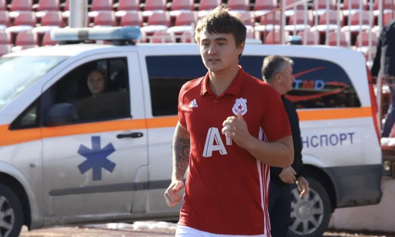 Напусналият ЦСКА Денис Давидов останал без доход и квартира, не може да се прибере в родината си - Tribune.bg