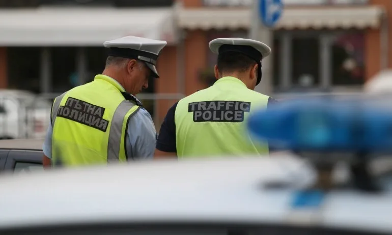 Екшън: 18-годишен блъсна 3 паркирани автомобила в Пловдив и избяга - Tribune.bg