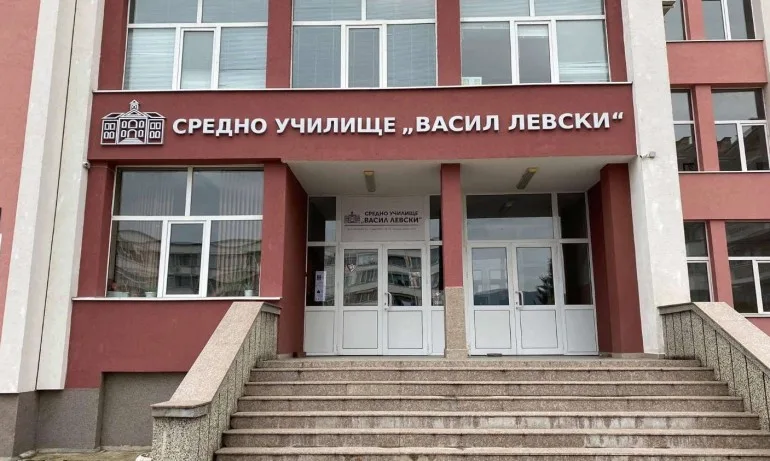 Четвърти смъртен случай на преподавател от COVID-19, издъхна учителка от Севлиево - Tribune.bg