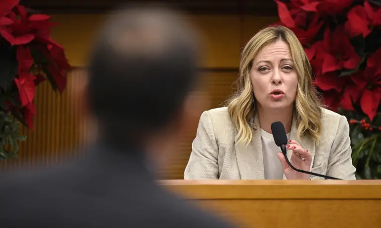 Мелони отстрани свой депутат. Носил оръжие на новогодишно парти и наранил човек - Tribune.bg