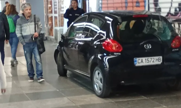 Кола без шофьор влезе в подлеза на Орлов мост - Tribune.bg