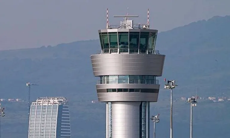 Транспортното министерство пита авиокомпаниите за причините за закъсненията или отмяната на полетите - Tribune.bg