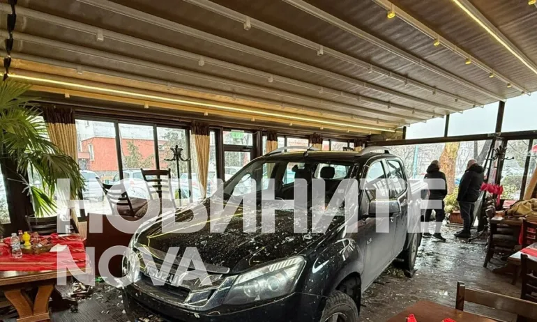 Джип се вряза в ресторант в Пловдив, жена пострада - Tribune.bg