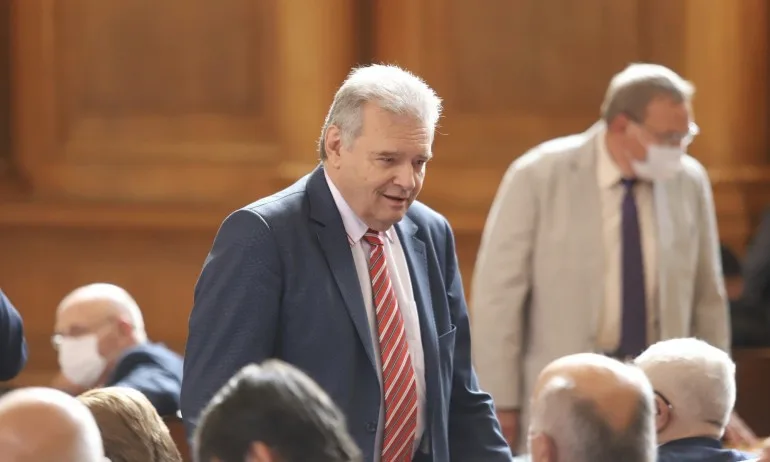 Александър Паунов напусна парламентарната група на БСП - Tribune.bg