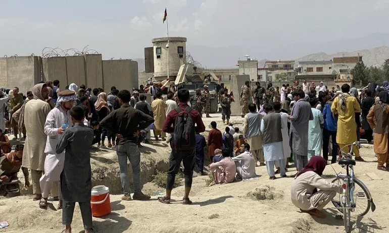 Пакистан затваря границите си за бежанци от Афганистан - Tribune.bg