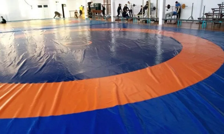 Великотърновските борци с нов тепих - Tribune.bg