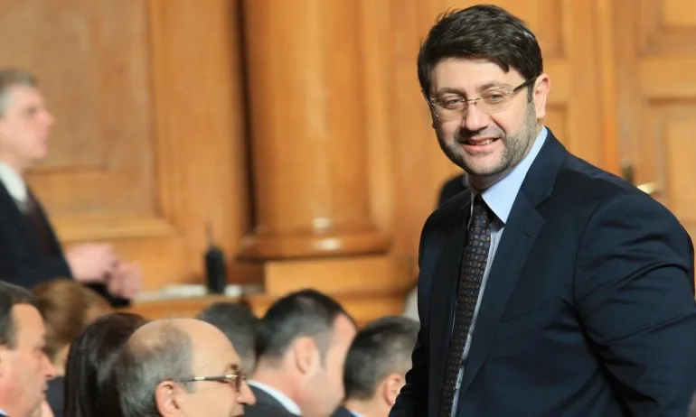 С откраднатите от НАП данни не могат да се теглят бързи кредити и да се правят банкови операции - Tribune.bg