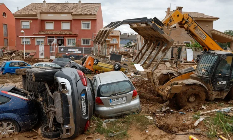 Испания с нови предупреждения за наводнения, хиляди се евакуират, затварят се училища - Tribune.bg