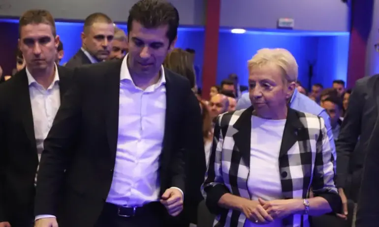 Дамянова призова ПП за малко мълчание - Tribune.bg