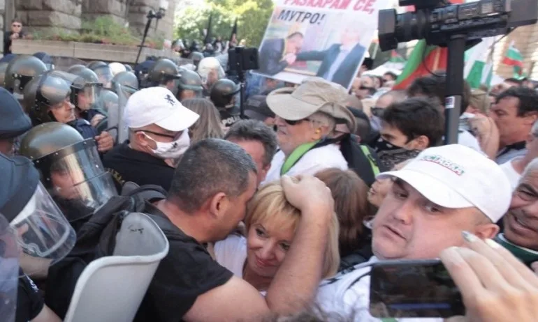 Манолова: Призовавам всички протестиращи да не се държат провокативно (12.11.2013 г.) - Tribune.bg