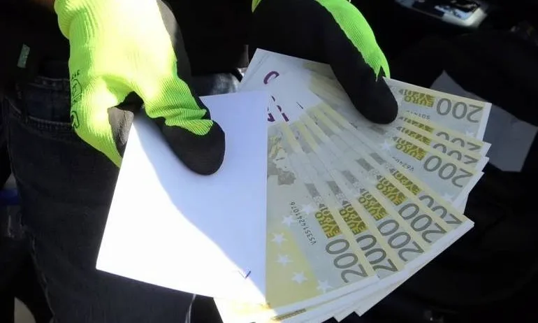 Разбиха група за разпространяване на фалшиви евро и дрога - Tribune.bg