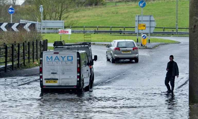 Бурята Сиара удари Великобритания - Tribune.bg