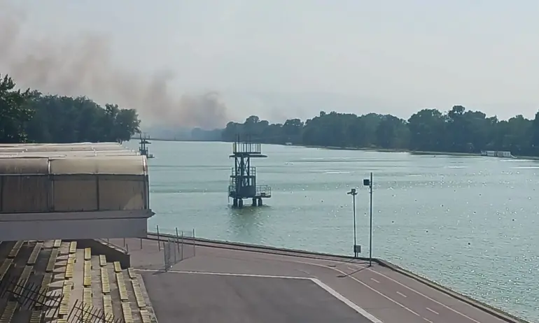 Огънят наближава хотел ОстроваНов пожар пламна до река Марица в