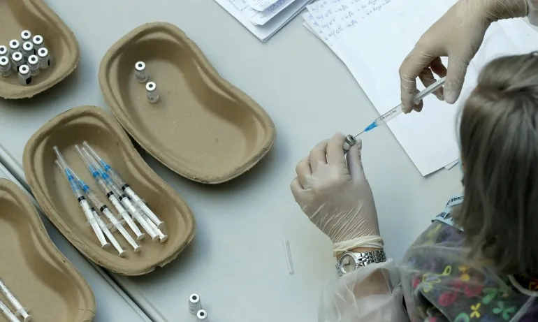 Румъния започна ваксиниране на деца между 12 и 15-годишна възраст - Tribune.bg