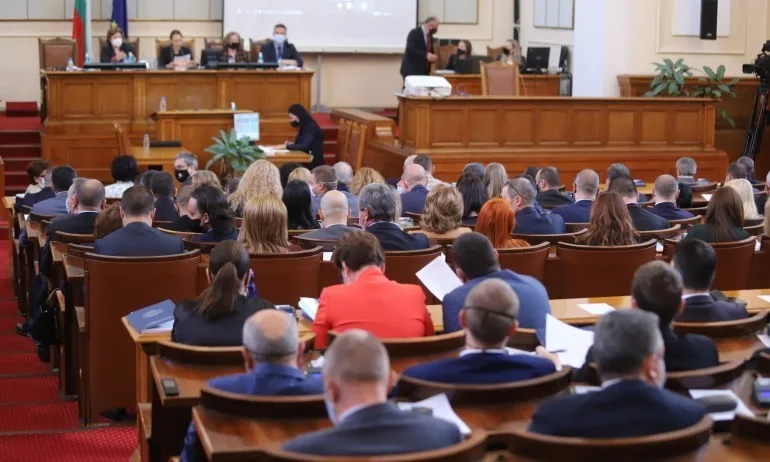 Депутатите си вдигнаха заплатите на над 10 000 лева месечно - Tribune.bg