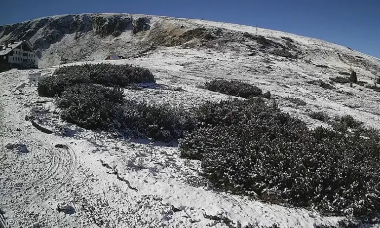 С 5 см. сняг осъмнаха Седемте рислски езера - Tribune.bg