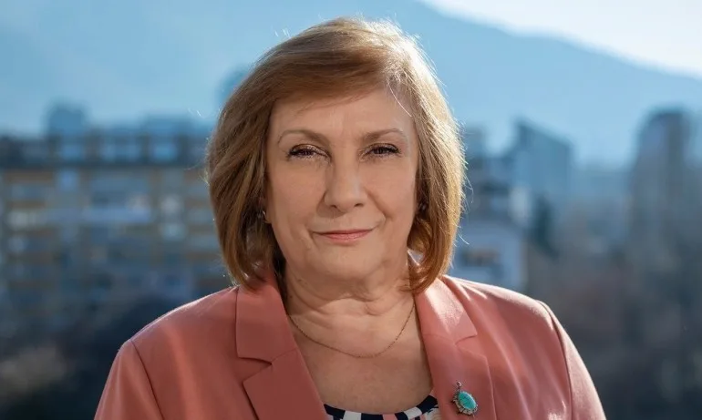 Евродепутатът от ДПС Искра Михайлова се отказа от мястото в българския парламент - Tribune.bg