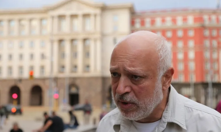 Вандалски акт: Проф.Минеков от Отровното трио се оплака, че ателието му е било блокирано - Tribune.bg