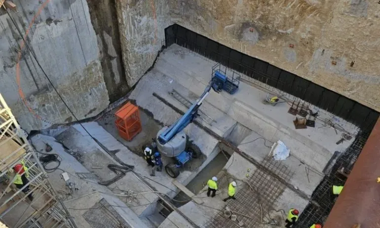 Вода и в строяща се метростанция на Шипченски проход, но ''къртицата'' не е пострадала - Tribune.bg