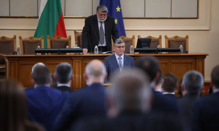 Андрей Цеков смени Лена Бориславова в 49-ото Народно събрание - Tribune.bg
