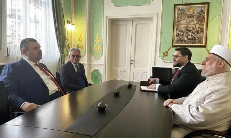 Ахмед Доган и Делян Пеевски правят социална кухня и към Главно мюфтийство - Tribune.bg