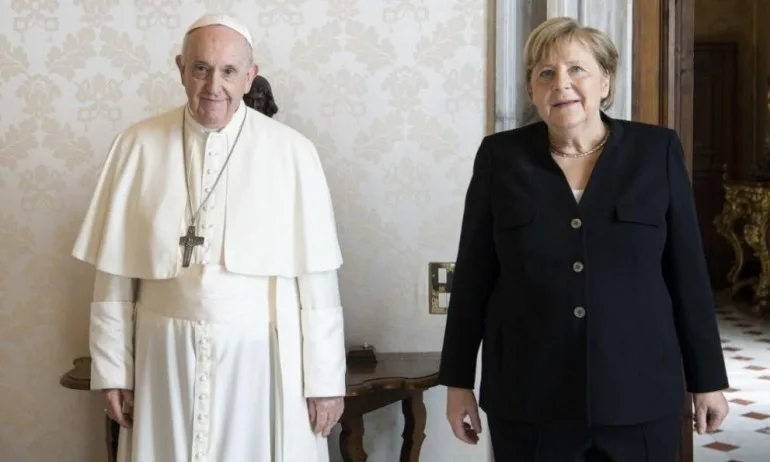 Папа Франциск посрещна във Ватикана канцлера Меркел - Tribune.bg