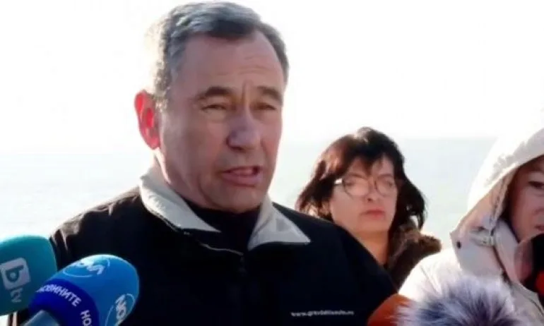 Няма да евакуират на този етап екипажа на заседналия кораб край Камен бряг - Tribune.bg