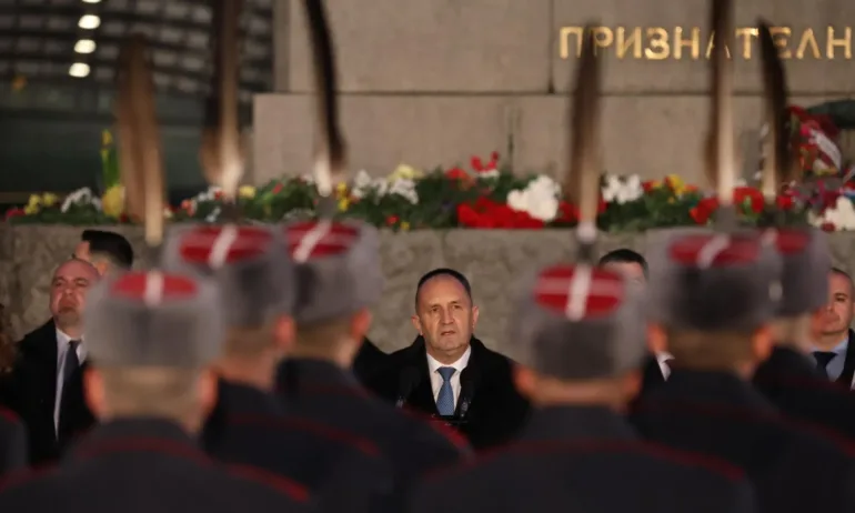 Тържествена заря-проверка по случай 147 години от Освобждението на България - Tribune.bg