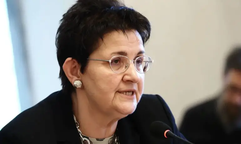 Министър Петкова: Размерът на фискалния резерв към 18 април е 10,9 милиарда лева - Tribune.bg