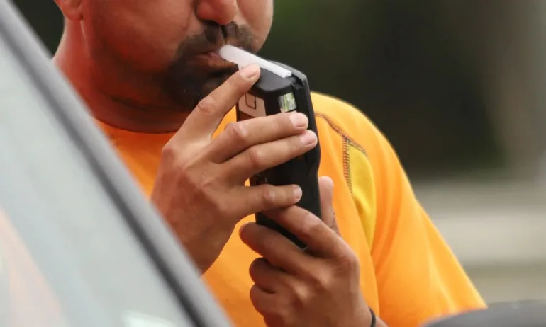 Латвия: Караш пиян - колата ти отива в Украйна - Tribune.bg