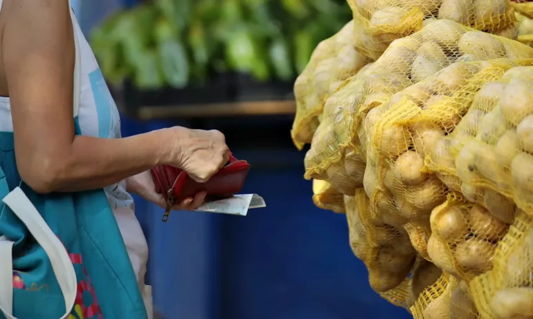 ИПИ: Пенсиите изпреварват инфлацията, но работещите обедняват - Tribune.bg