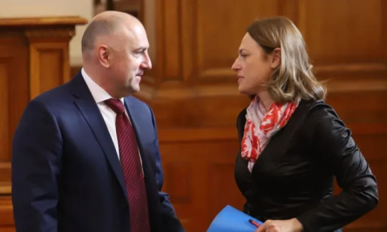 Бивша депутатка напусна партията на Янев, отива при Каримански и Митева - Tribune.bg