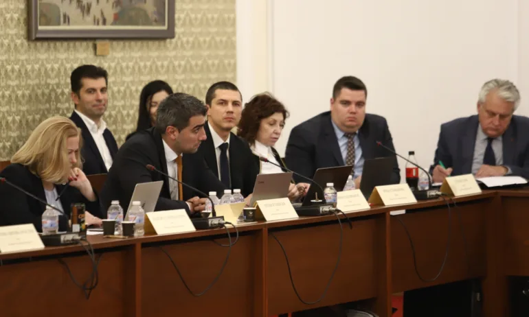 ПП и ДБ изолирани в правна комисия - Tribune.bg