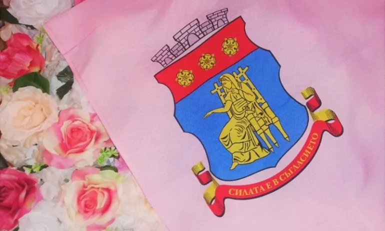 В Казанлък подаряват знамето на града на всяко казанлъшко семейство - Tribune.bg