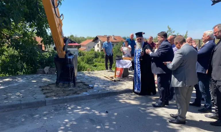 Вицепремиерът Зафиров и министър Иванов дадоха старт на проект за водопровод за 8,5 млн. лв - Tribune.bg