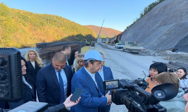 Шишков: От оставката на шефа на Автомагистрали се прави буря в чаша вода, тя няма общо с мантинелите - Tribune.bg