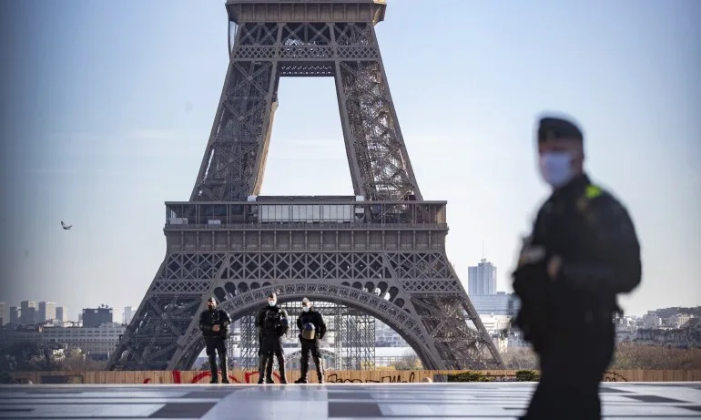 Франция мобилизира 100 000 полицаи за новогодишната нощ - Tribune.bg