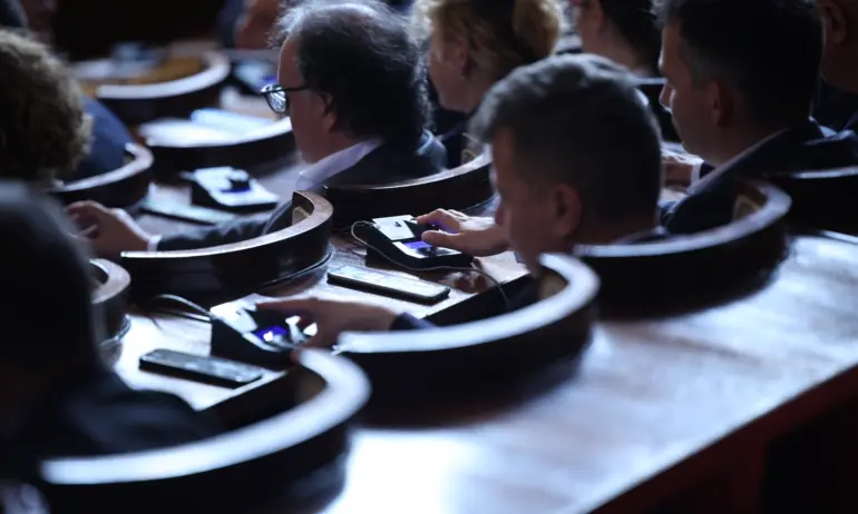 Без заплати в плик: Фирмите с над 100 служители плащат само по банков път - Tribune.bg