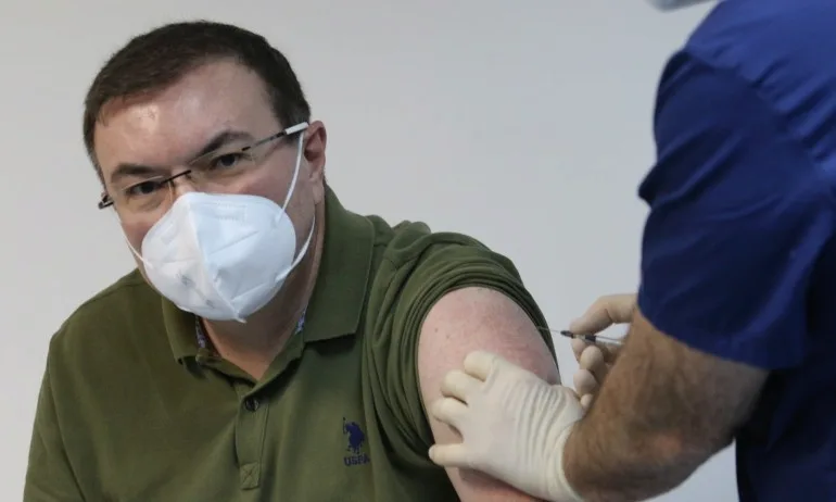 Петьо Блъсков към първите ваксинирани: Благодаря Ви, за личния пример! - Tribune.bg