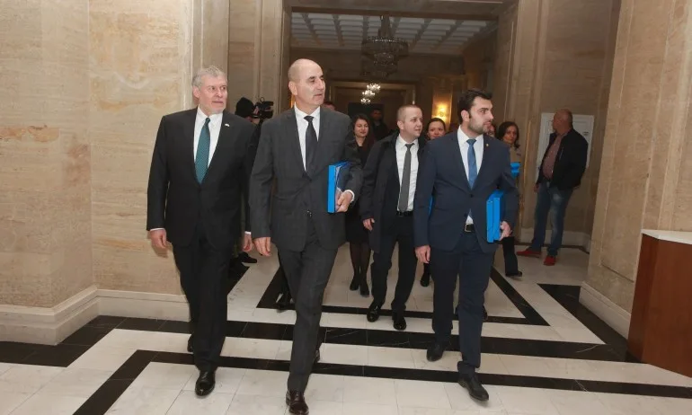 ГЕРБ се регистрираха първи в ЦИК за евровота (ОБНОВЕНА) - Tribune.bg