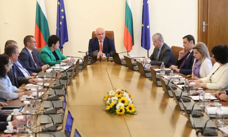 Главчев за детската болница: Два дни изпълнителят на обекта не извършваше никакви дейности - Tribune.bg