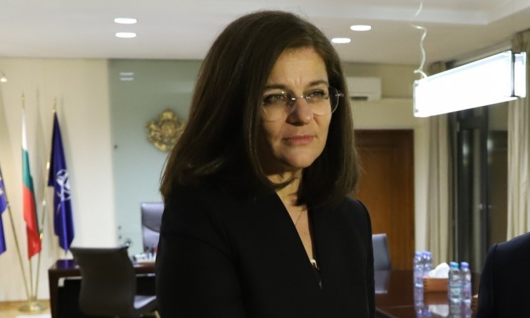 Само за ден работа кадрите на ДС в МВнР са получили близо 1000 лв. - Tribune.bg