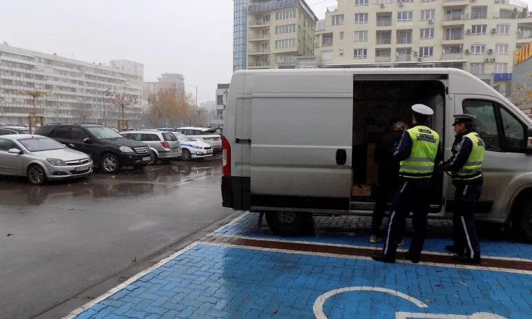 За 24 часа: 1330 шофьори са паркирали на места за хора с увреждания - Tribune.bg