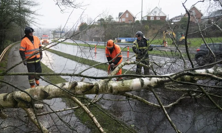 В следващите 48 часа: Бурята Сабине връхлита и Балканите - Tribune.bg