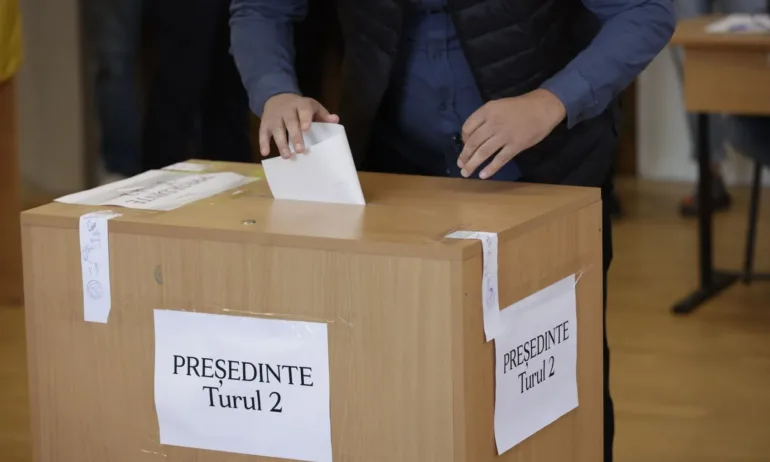 Румъния пред исторически избор - втори тур на вота за президент - Tribune.bg