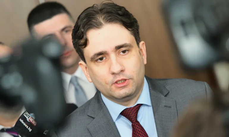 Божанов: Надявам се ходът на президента с референдума просто да е късоглед, а не резултат от външна намеса - Tribune.bg