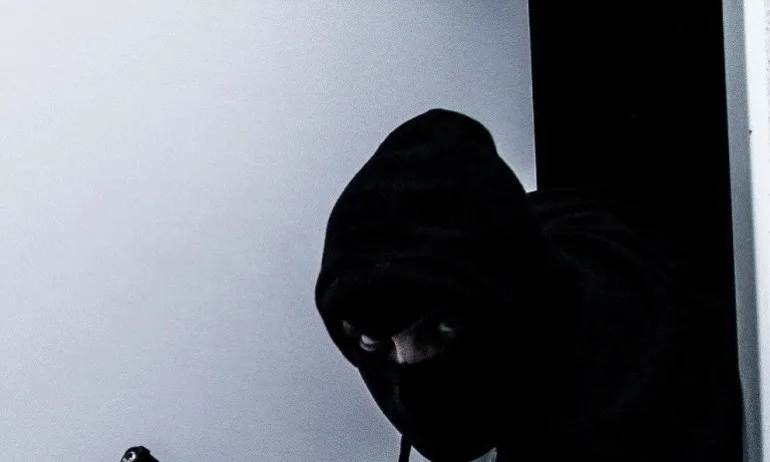 Солидна сума пари е задигната от апартамент във Враца - Tribune.bg